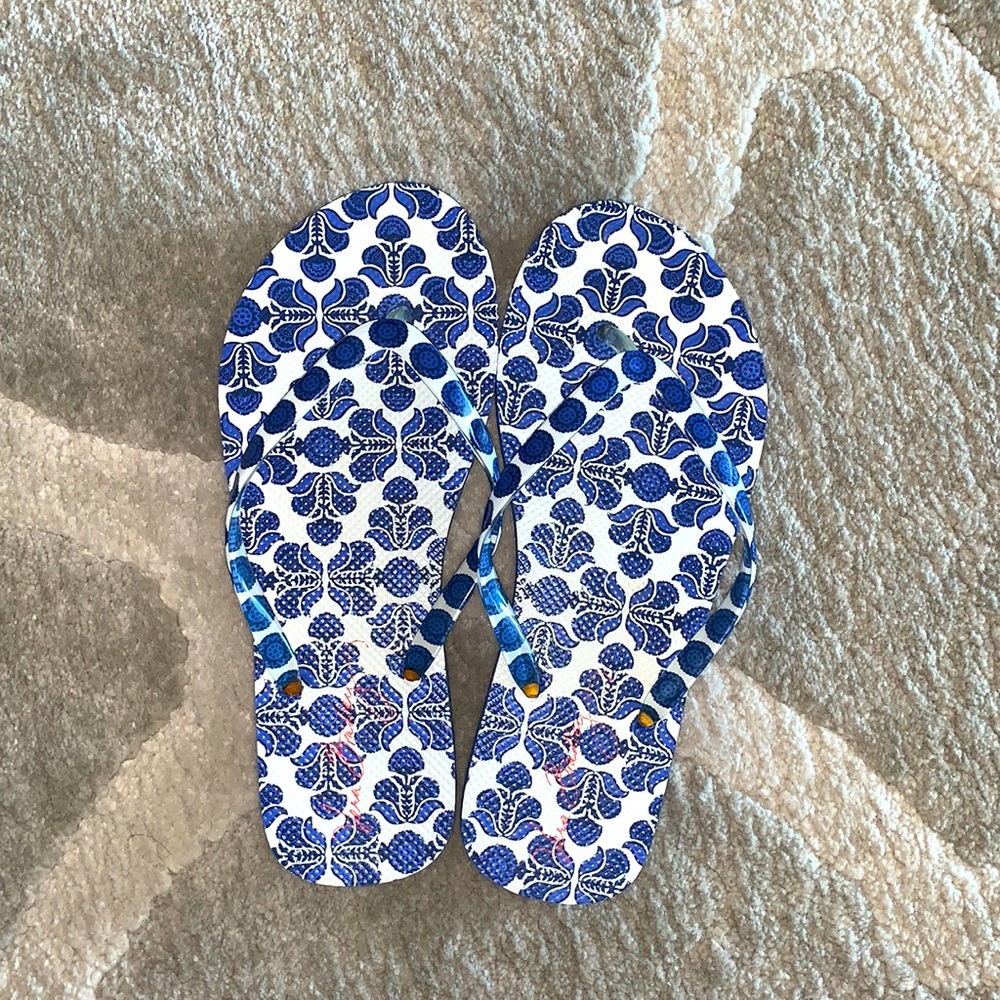 VERA BRADLEY 🩴 NWOT, size 7/8, Blue/White, Cute!